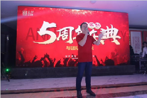 五年傲骨，霜雪不霽又何虹
